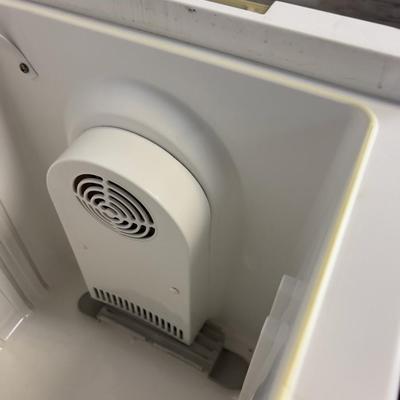 KoolMate by Igloo 12 Volt  Heats & Cools. 