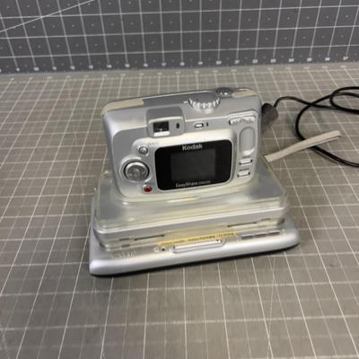 Kodak Easy Share Camera With A Cradle for TV or Computer