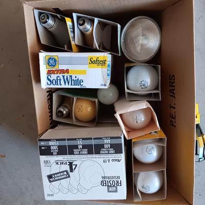 MR LONGARM 12 FOOT TELESCOPING LIGHT BULB CHANGER PLUS A VARIETY OF LIGHTBULBS