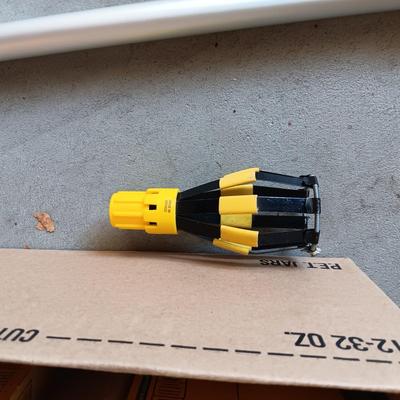 MR LONGARM 12 FOOT TELESCOPING LIGHT BULB CHANGER PLUS A VARIETY OF LIGHTBULBS