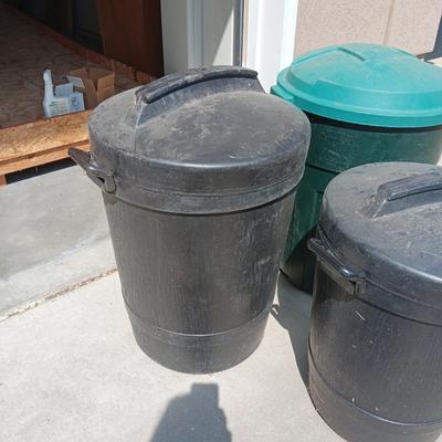 1 RUBBERMAID 22 GALLON AND TWO 32 GALLON TRASH CANS