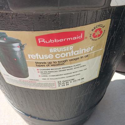 1 RUBBERMAID 22 GALLON AND TWO 32 GALLON TRASH CANS