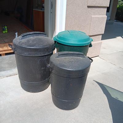 1 RUBBERMAID 22 GALLON AND TWO 32 GALLON TRASH CANS