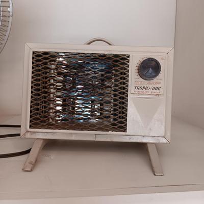 OSCILLATING FAN AND AN ELECTRIC HEATER