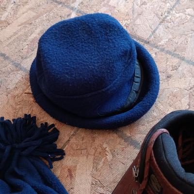 LADIES BOOTS SIZE 7 1/2 AND WINTER HATS