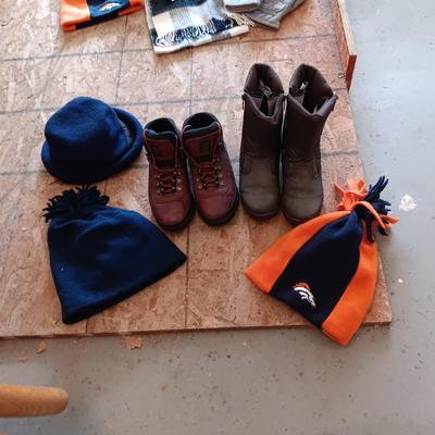 LADIES BOOTS SIZE 7 1/2 AND WINTER HATS