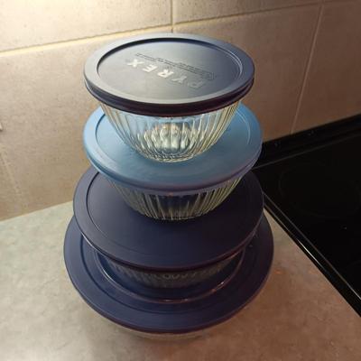 4 GLASS PYREX BOWLS WITH LIDS