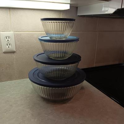 4 GLASS PYREX BOWLS WITH LIDS