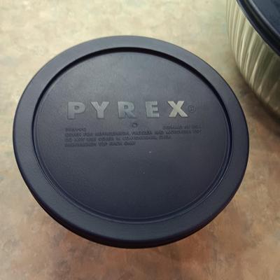 4 GLASS PYREX BOWLS WITH LIDS