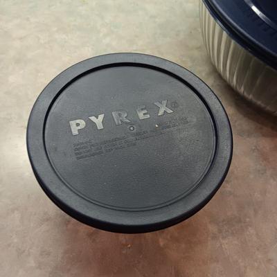 4 GLASS PYREX BOWLS WITH LIDS