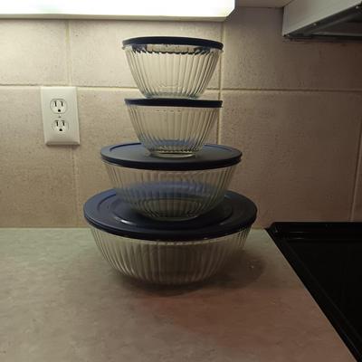 4 GLASS PYREX BOWLS WITH LIDS
