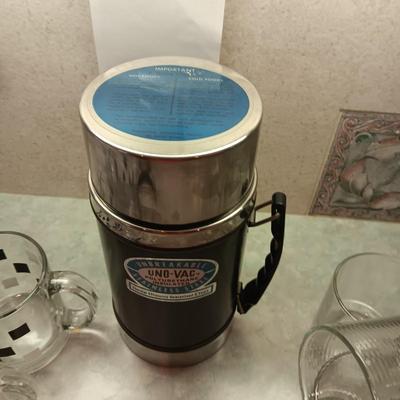 GLASS COFFEE CUPS AND 2 THERMOSES