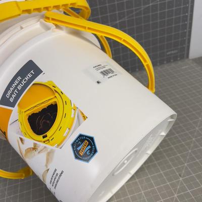 (4)  2-Gallon Buckets 