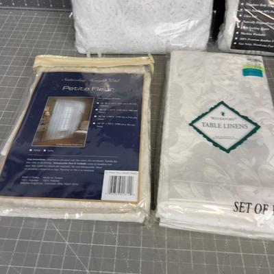Curtains, Towels and Pillow Cases, NEW 