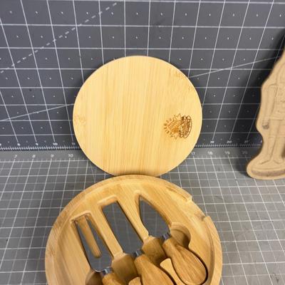 Mixed Household Lot: Cookie Mold, Cheese Knife, Etc. 