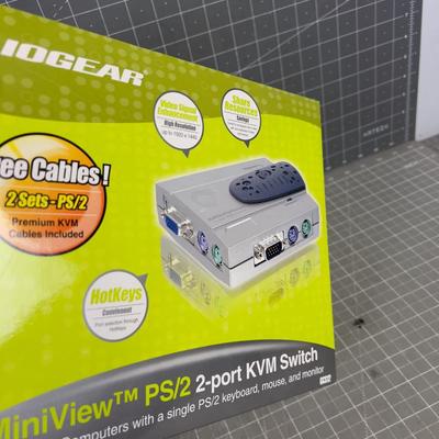 IO GEAR Computer Switch Control 2 Computers 