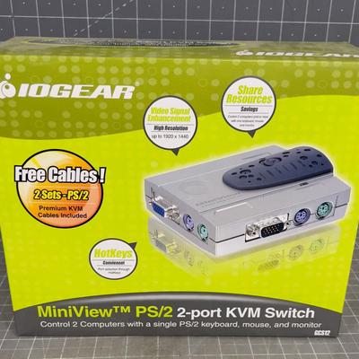 IO GEAR Computer Switch Control 2 Computers 