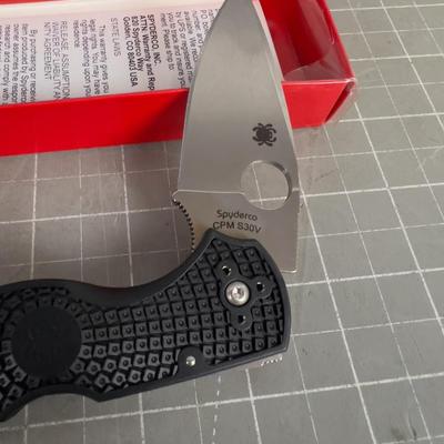 SPYDERCO Folding Pocket Knife