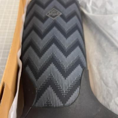 Women's Size 10 Hale Print MUCK BOOT, New