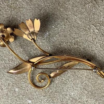 VAN DELL JEWELRY GOLD FILLED FAUX RUBY FLORAL PIN