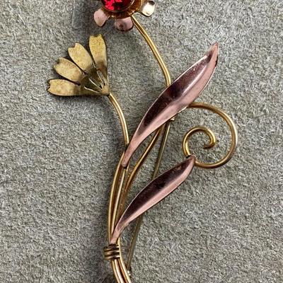 VAN DELL JEWELRY GOLD FILLED FAUX RUBY FLORAL PIN