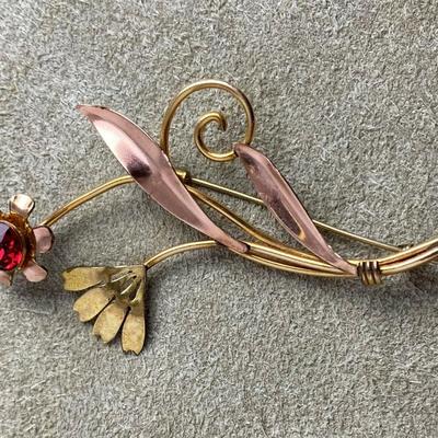 VAN DELL JEWELRY GOLD FILLED FAUX RUBY FLORAL PIN