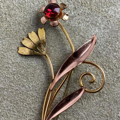 VAN DELL JEWELRY GOLD FILLED FAUX RUBY FLORAL PIN