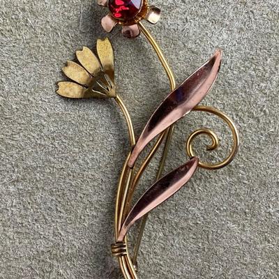 VAN DELL JEWELRY GOLD FILLED FAUX RUBY FLORAL PIN