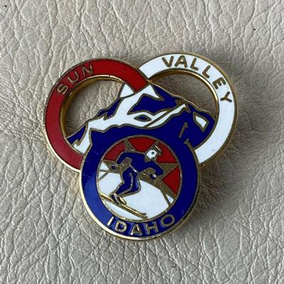 vintage SUN VALLEY RESORT IDAHO ENAMELED SKI PIN