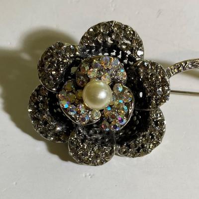 large retro SILVER PEARL RHINESTONE MARCASITE FLOWER PIN