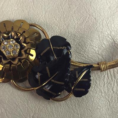 vintage GOLD TONE FLORAL BROOCH BLACK ENAMEL LEAVES WHITE RHINESTONES