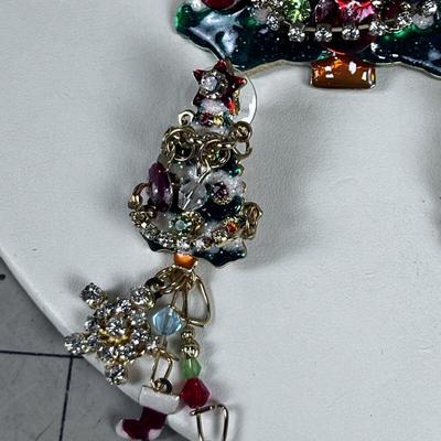 LATR 2GO Lunch At The Ritz Christmas Tree Pendant Pin/Brooch & Earrings SET