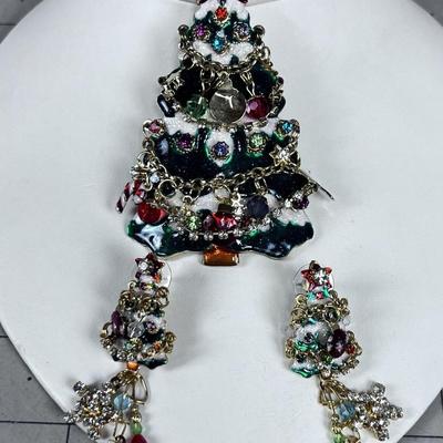 LATR 2GO Lunch At The Ritz Christmas Tree Pendant Pin/Brooch & Earrings SET