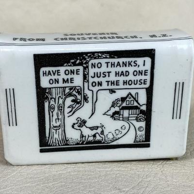vintage souvenir CHRISTCHURCH NEW ZEALAND NOVELTY COMIC MATCHBOX COVER 