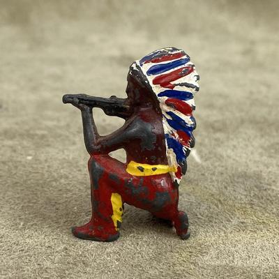 vintage BRITAINS & JOHILLCO LEAD TOY INDIAN CHIEF FIGURES pair 
