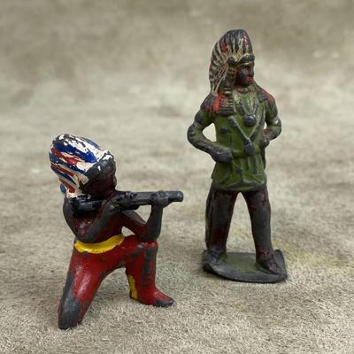vintage BRITAINS & JOHILLCO LEAD TOY INDIAN CHIEF FIGURES pair 