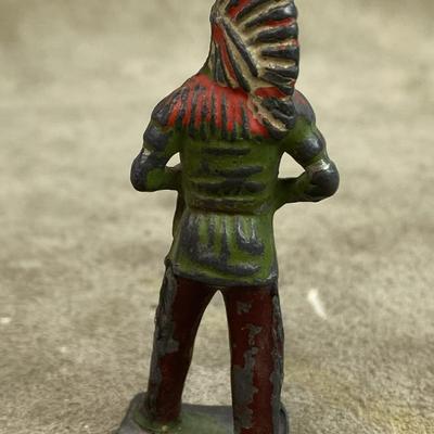 vintage BRITAINS & JOHILLCO LEAD TOY INDIAN CHIEF FIGURES pair 