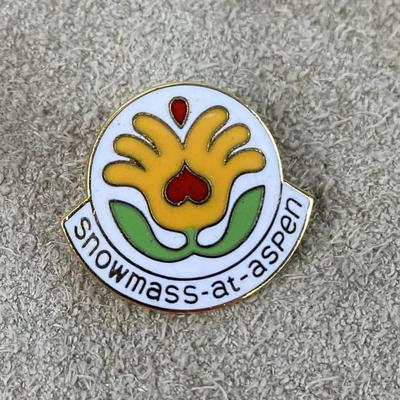 vintage SNOWMASS AT ASPEN COLORADO SKI PIN