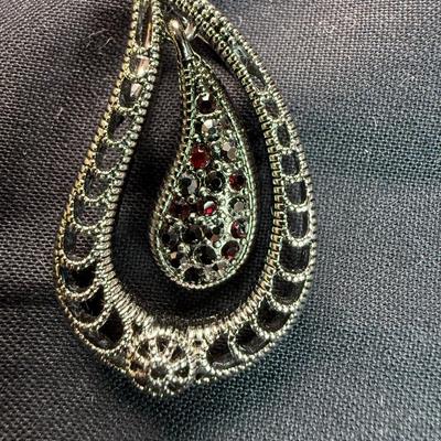 Teardrop multicolored stone pendant