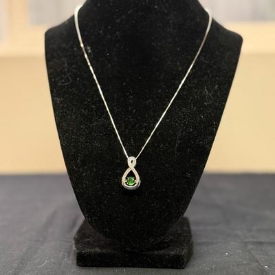 Sterling Silver Green Sapphire Gem necklace