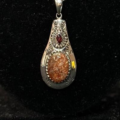 Sunstone and vermelho Necklace