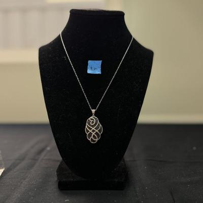 Gorgeous black & White zirconia necklace