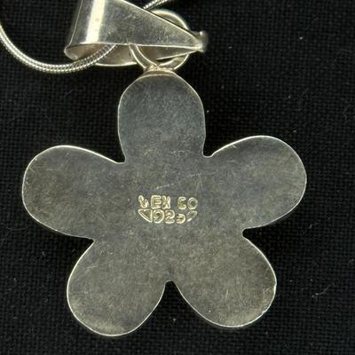 Turquoise Daisy Pendant necklace