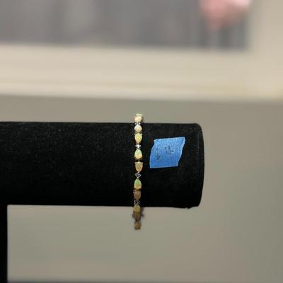 Pearshaped Ethiopian Opal (70CW) Bracelet