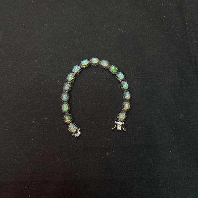 6.25CTW Oval Cabochon Eth opal and 3CTW Round Black Spinel Sterlin (925)