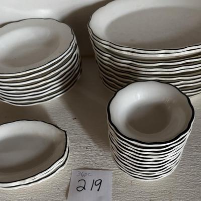 36 Piece Dish Set