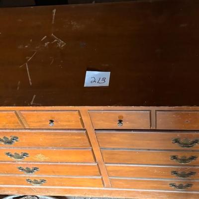 Dresser