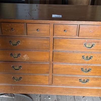 Dresser