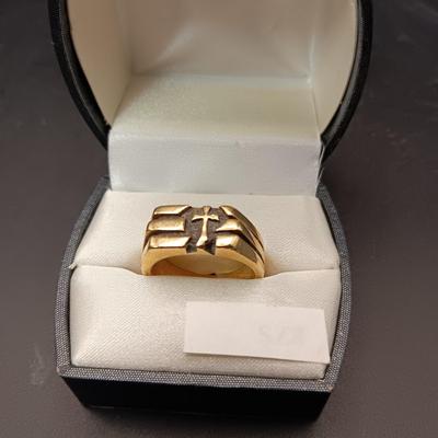14K RING WITH A CROSS 9.42g SIZE 7 3/4