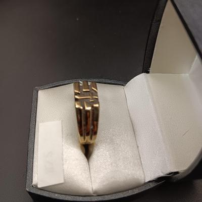 14K RING WITH A CROSS 9.42g SIZE 7 3/4